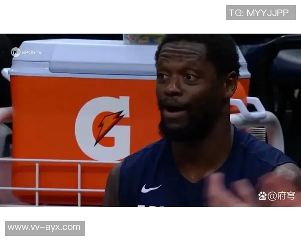 兰德尔表现平平14投仅5中贡献13分3篮板11助攻三分球命中率不佳 兰德尔表现平平14投仅5中贡献13分3篮板11助攻三分球命中率不佳